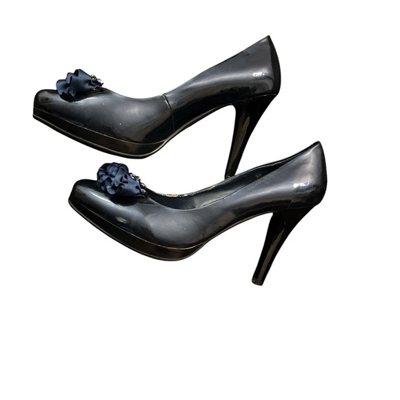 Midnight Velvet Elegant Black and Blue Heels - Picture 4 of 6